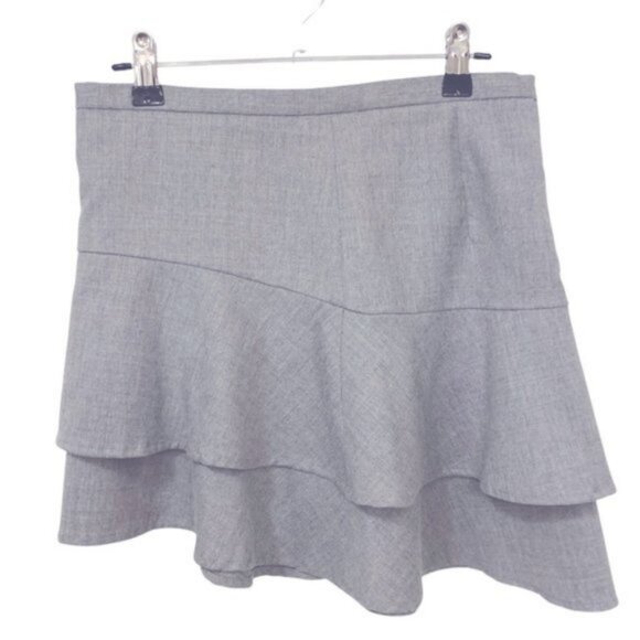BCBGMaxAzria wool blend gray tiered ruffled lined mini skirt. Women’s size 0 - Picture 3 of 9